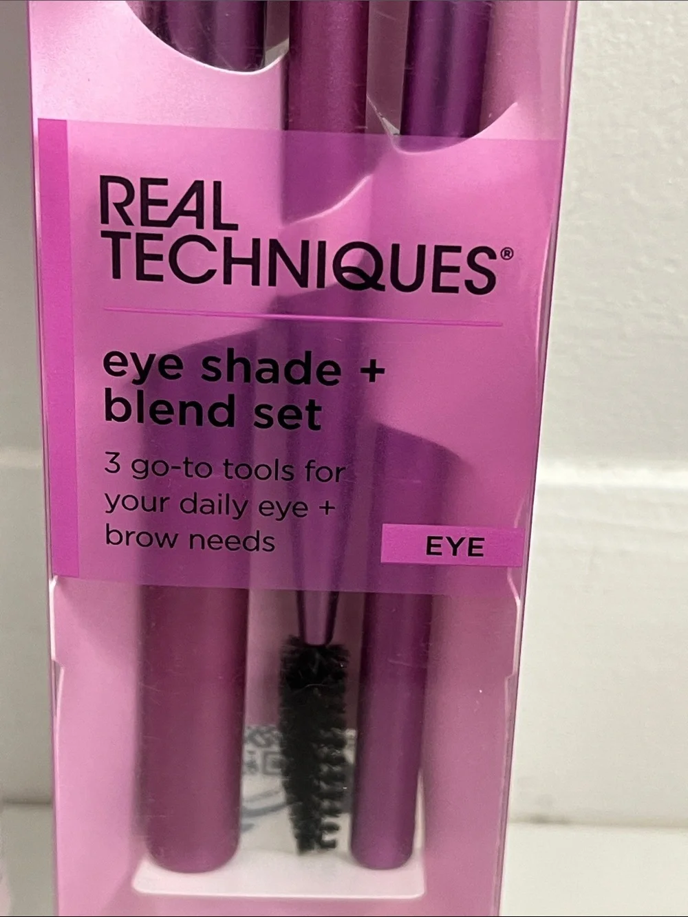 Real techniques eye shade and blend makeup brushes lot of 2 boxes